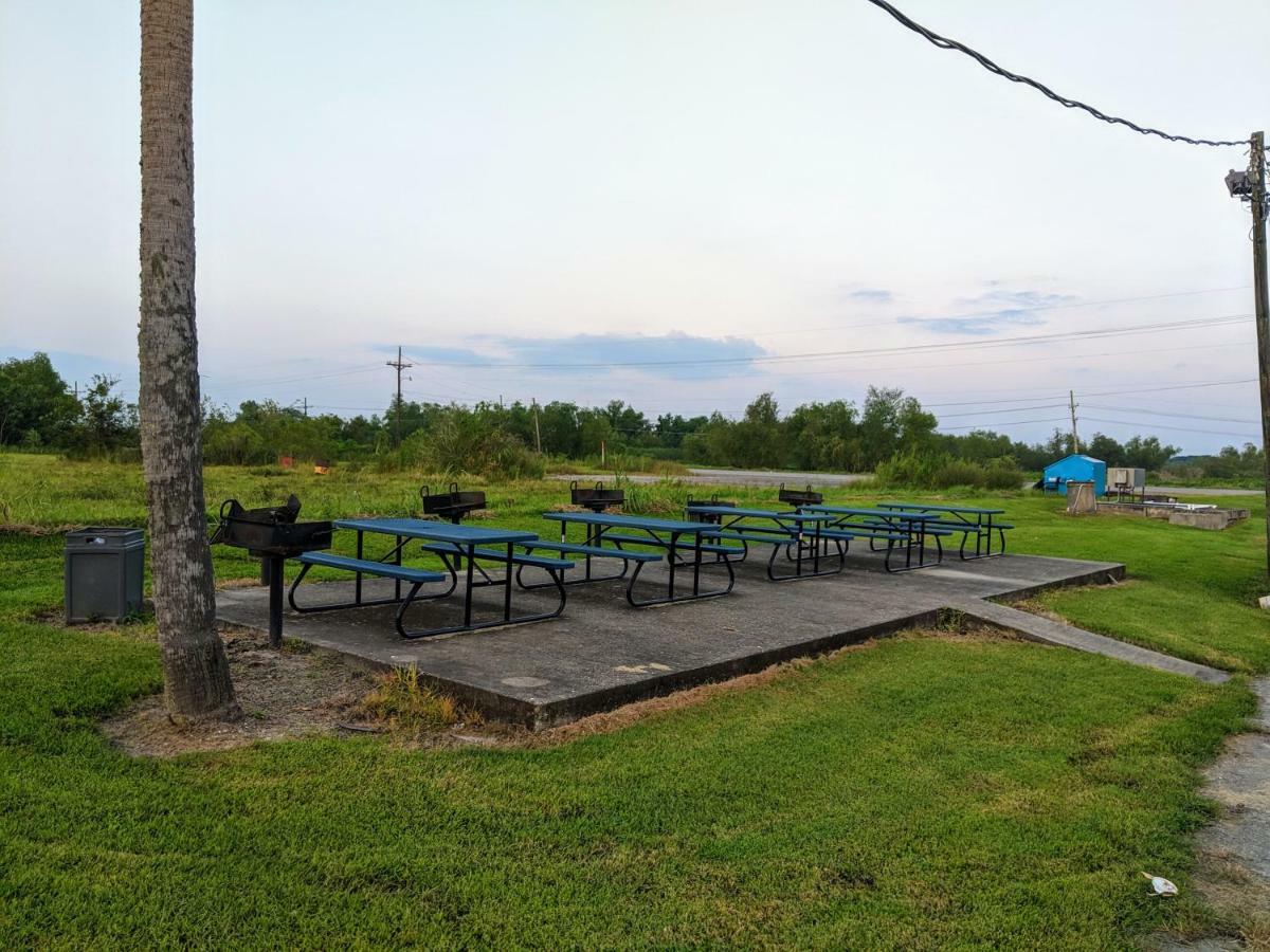 Lake Houmas Inn エクステリア 写真